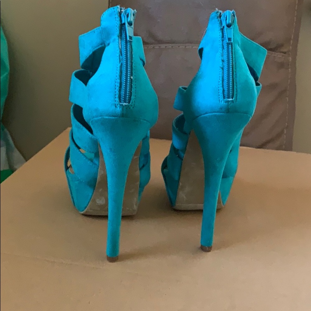 Green Shoes - Picture 3 of 4